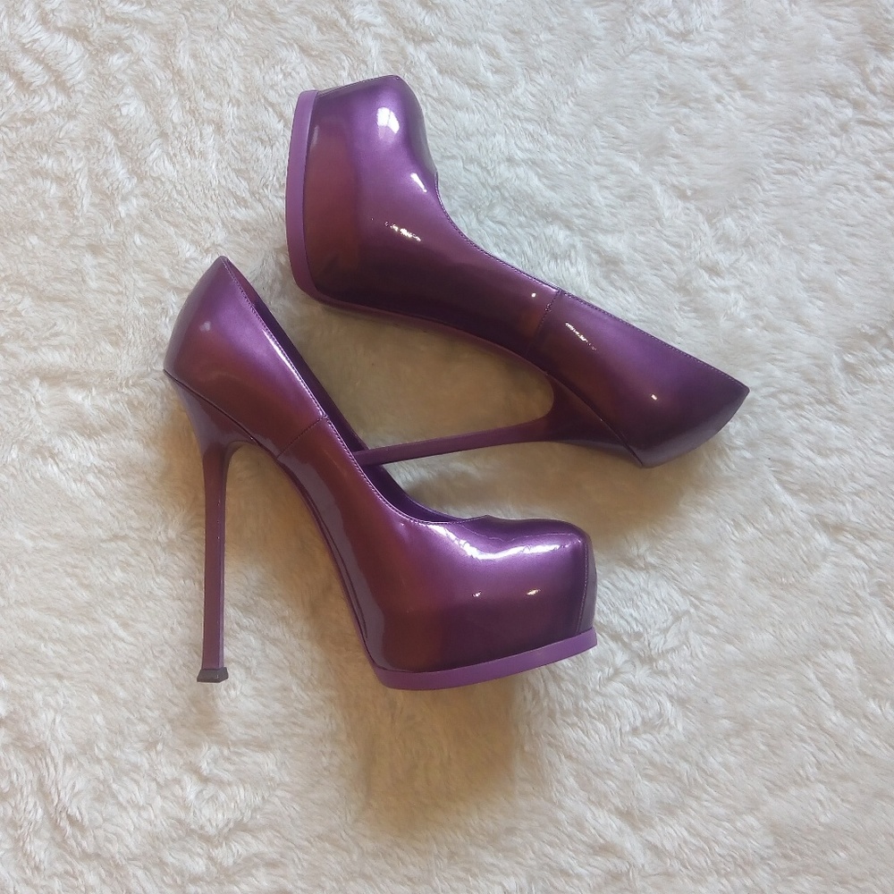 Yves Saint Laurent Pumps